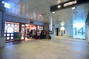 札幌駅前地下歩行空間（チカホ）にある札幌大通西4ビル・キャンディラボの入口